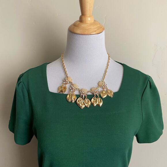 NWT Gold Colored Metal Petals Talbots Necklace - Picture 1 of 3
